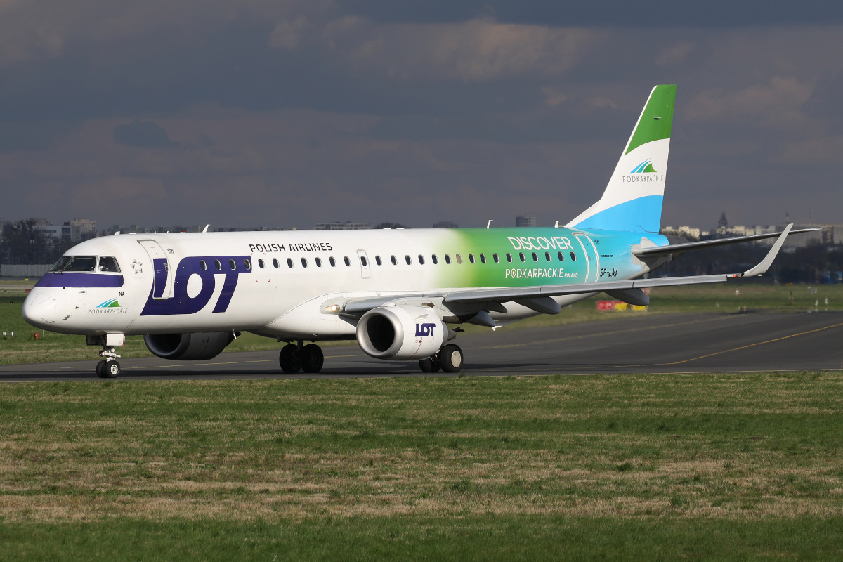 SP-LNA (Odkryj Podkarpackie livery) (Aircraft » EPWA Spotting » Embraer E195 » LOT Polish Airlines)