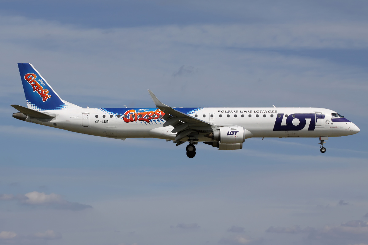 SP-LNB (Grześki livery) (Aircraft » EPWA Spotting » Embraer E195 » LOT Polish Airlines)