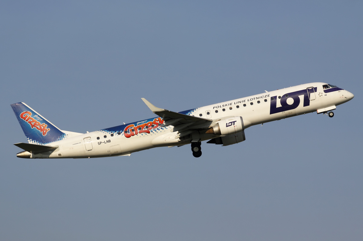 SP-LNB ("Grześki" wrap) (Aircraft » EPWA Spotting » Embraer E195 (ERJ-190-200) » LOT Polish Airlines)