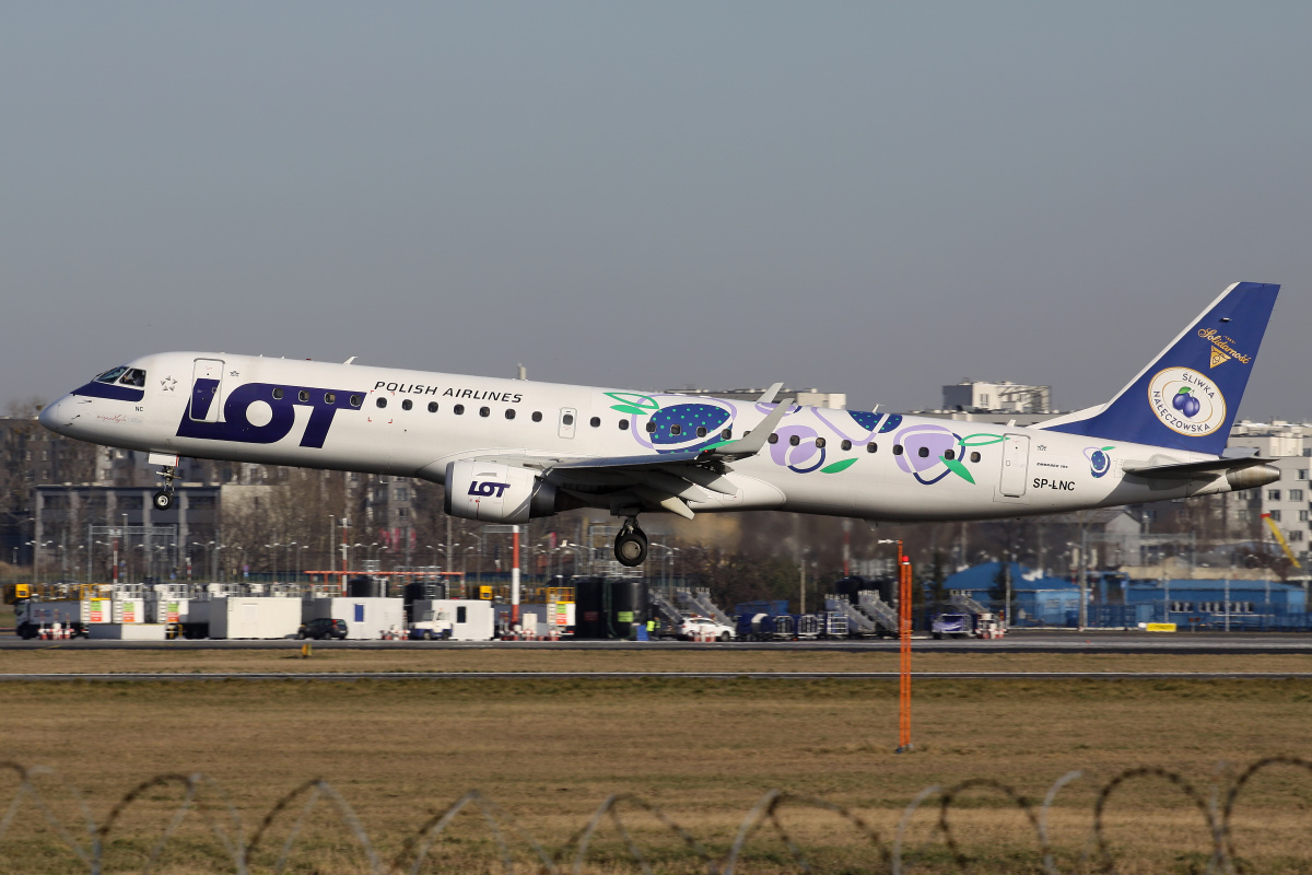 SP-LNC (Śliwka Nałęczowska livery) (Aircraft » EPWA Spotting » Embraer E195 » LOT Polish Airlines)