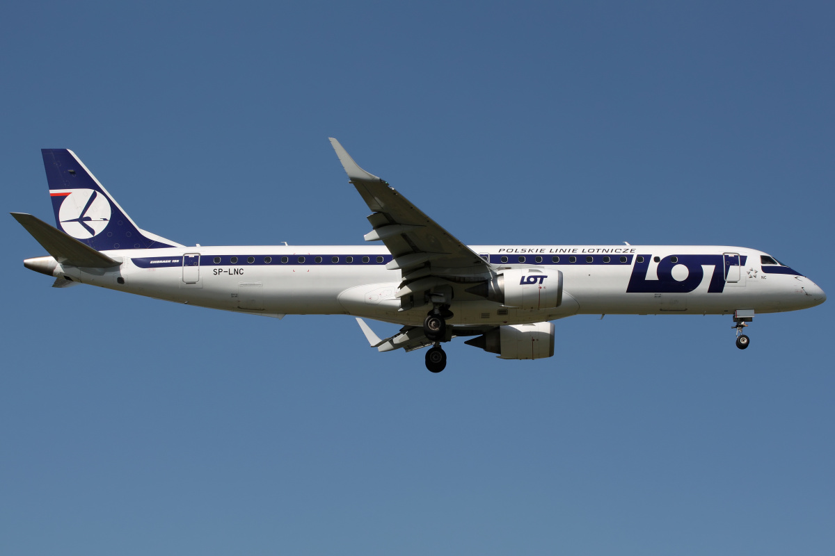 SP-LNC (Aircraft » EPWA Spotting » Embraer E195 » LOT Polish Airlines)