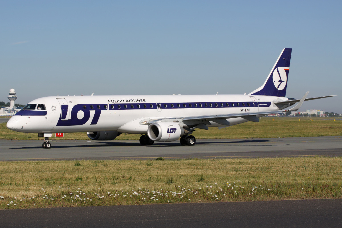 SP-LNC (Aircraft » EPWA Spotting » Embraer E195 » LOT Polish Airlines)