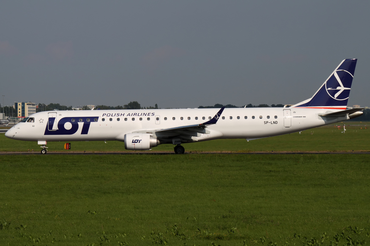 SP-LND (Aircraft » EPWA Spotting » Embraer E195 » LOT Polish Airlines)