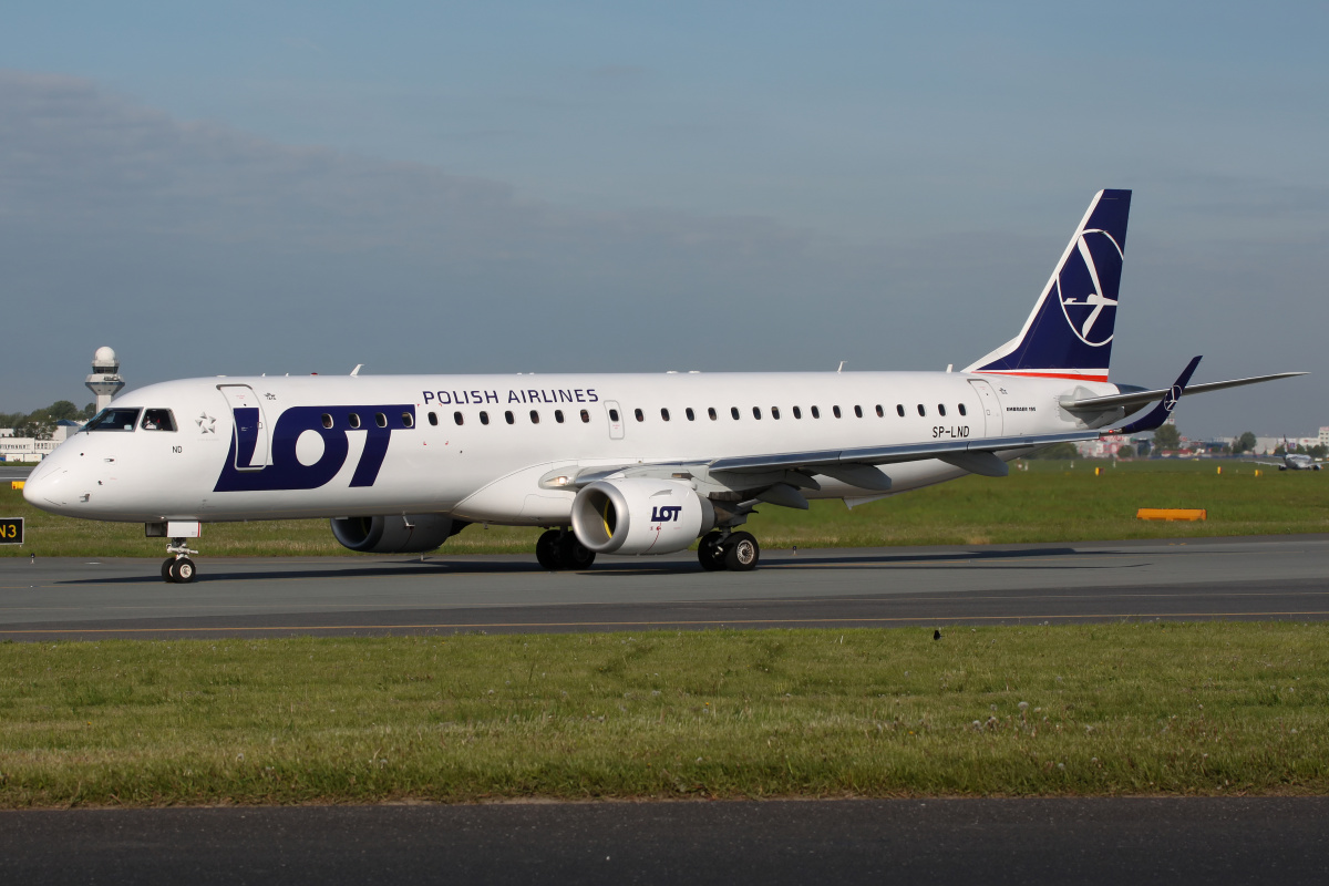 SP-LND (Aircraft » EPWA Spotting » Embraer E195 (ERJ-190-200) » LOT Polish Airlines)