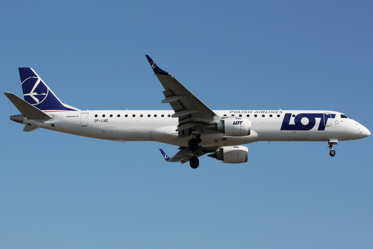 SP-LND (Samoloty » Spotting na EPWA » Embraer E195 » Polskie Linie Lotnicze LOT)