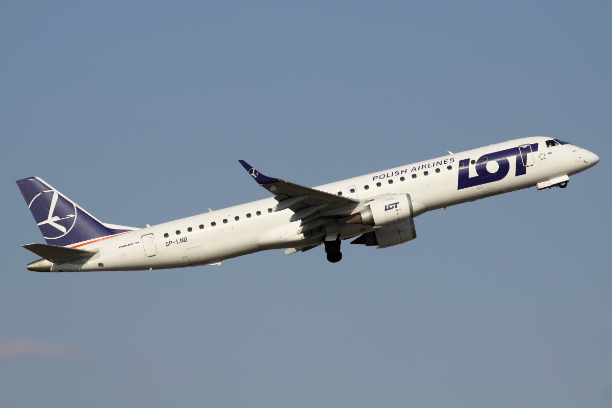 SP-LND  (Aircraft » EPWA Spotting » Embraer E195 » LOT Polish Airlines)