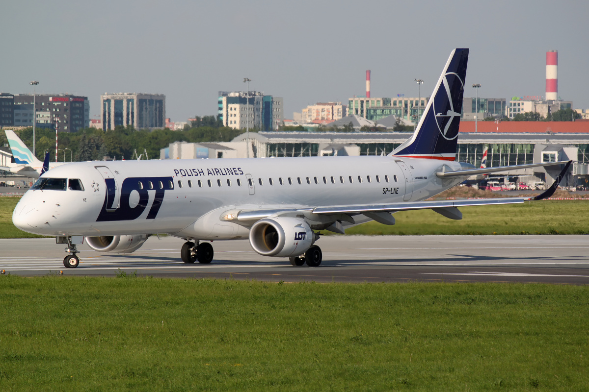 SP-LNE (Samoloty » Spotting na EPWA » Embraer E195 » Polskie Linie Lotnicze LOT)