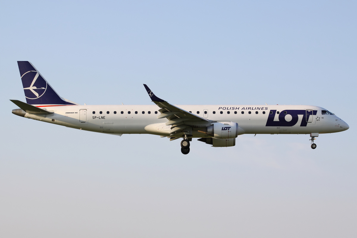 SP-LNE (Samoloty » Spotting na EPWA » Embraer E195 » Polskie Linie Lotnicze LOT)