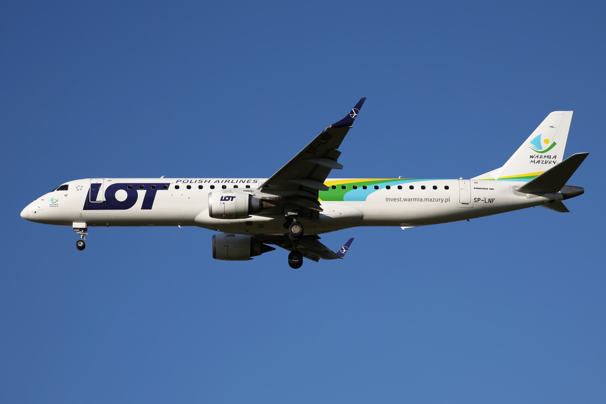 SP-LNF (nowe malowanie Warmia Mazury) (Samoloty » Spotting na EPWA » Embraer E195 » Polskie Linie Lotnicze LOT)