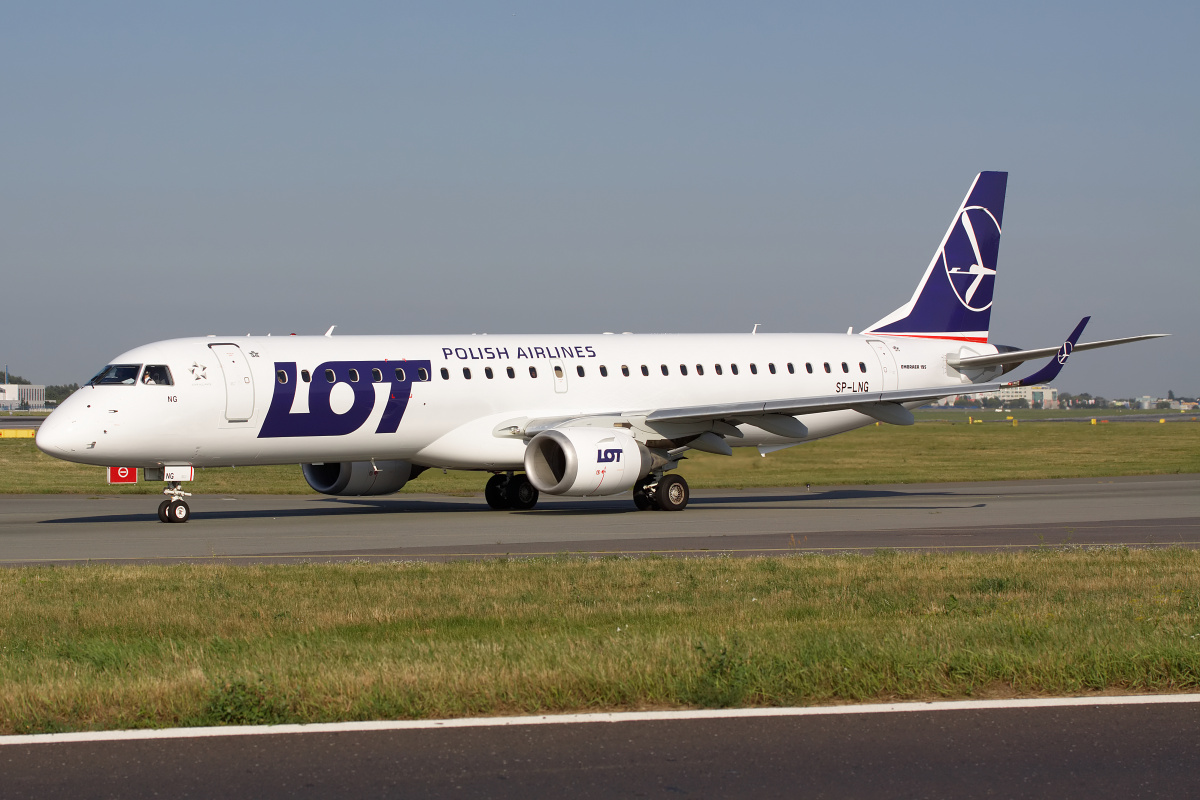 SP-LNG (Aircraft » EPWA Spotting » Embraer E195 (ERJ-190-200) » LOT Polish Airlines)