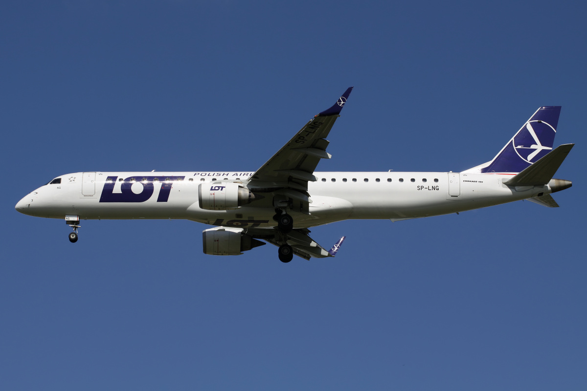 SP-LNG (Aircraft » EPWA Spotting » Embraer E195 (ERJ-190-200) » LOT Polish Airlines)