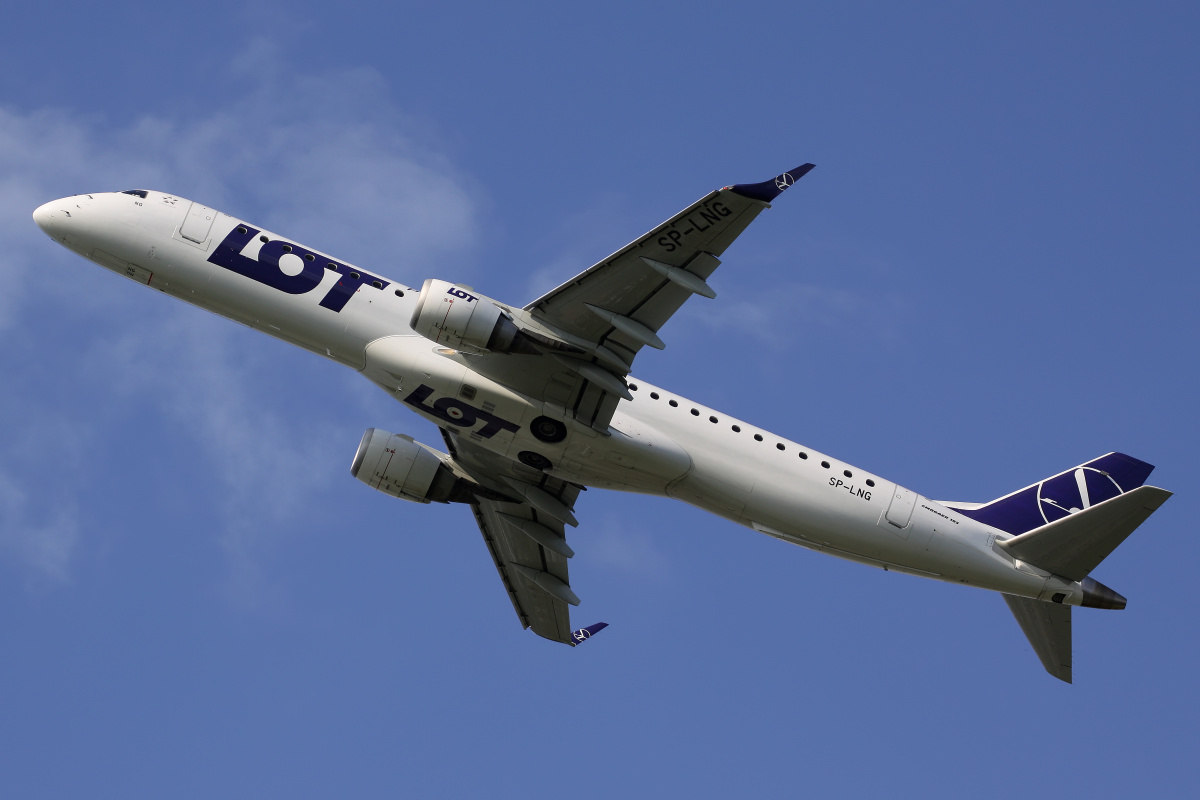 SP-LNG (Aircraft » EPWA Spotting » Embraer E195 » LOT Polish Airlines)