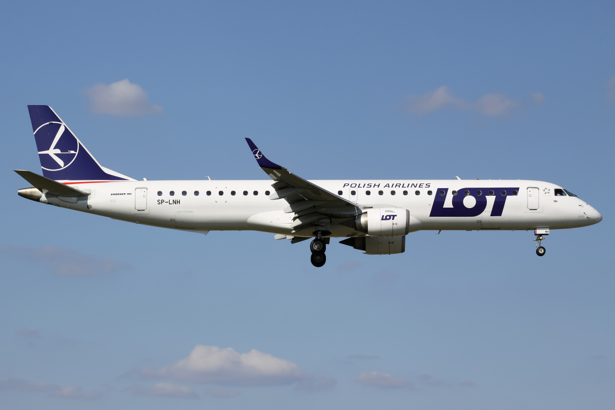 SP-LNH (Aircraft » EPWA Spotting » Embraer E195 (ERJ-190-200) » LOT Polish Airlines)