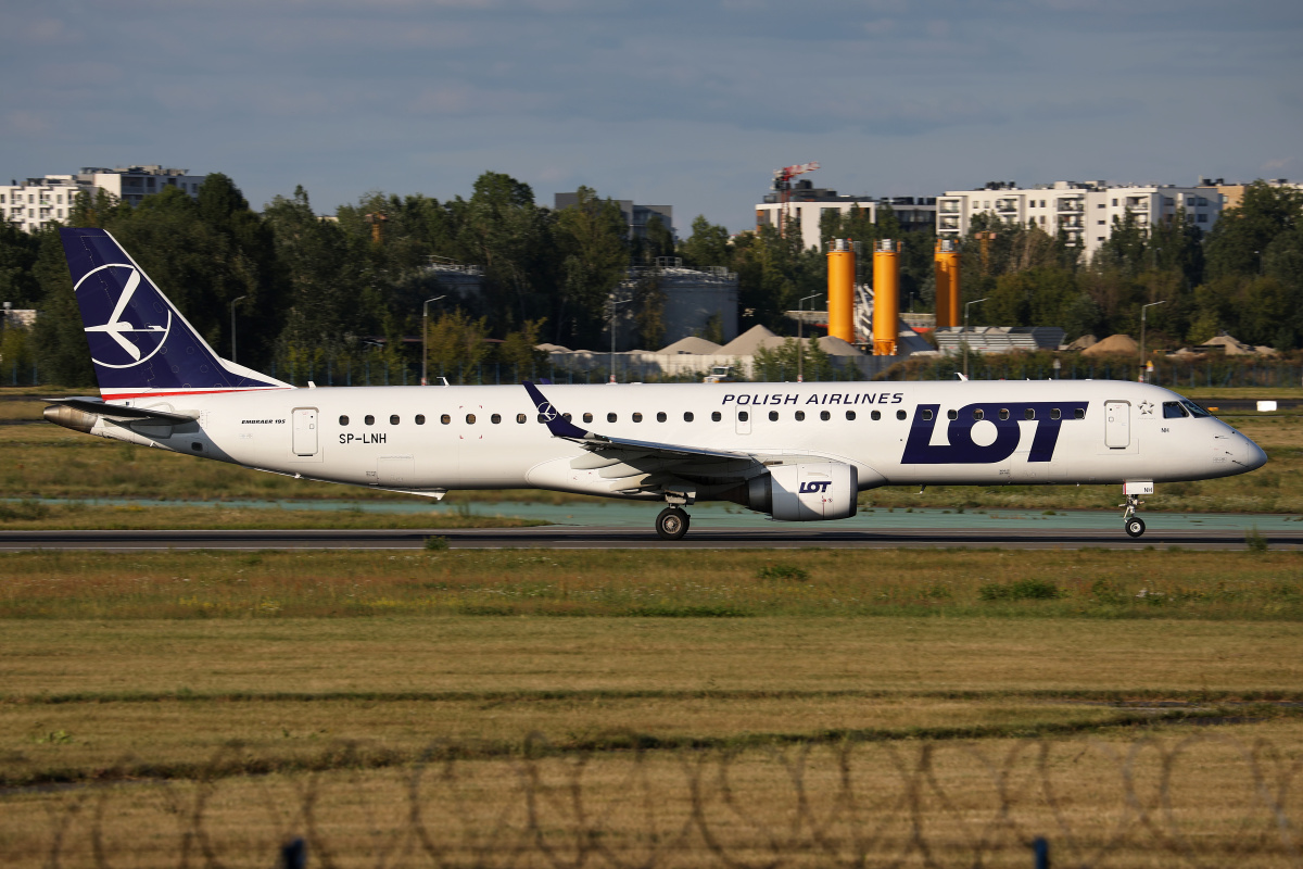 SP-LNH (Samoloty » Spotting na EPWA » Embraer E195 (ERJ-190-200) » Polskie Linie Lotnicze LOT)