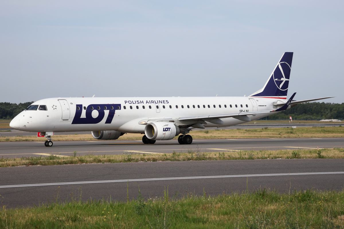 SP-LNI (Samoloty » Spotting na EPWA » Embraer E195 » Polskie Linie Lotnicze LOT)