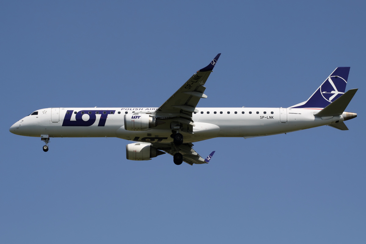 SP-LNK (Aircraft » EPWA Spotting » Embraer E195 » LOT Polish Airlines)