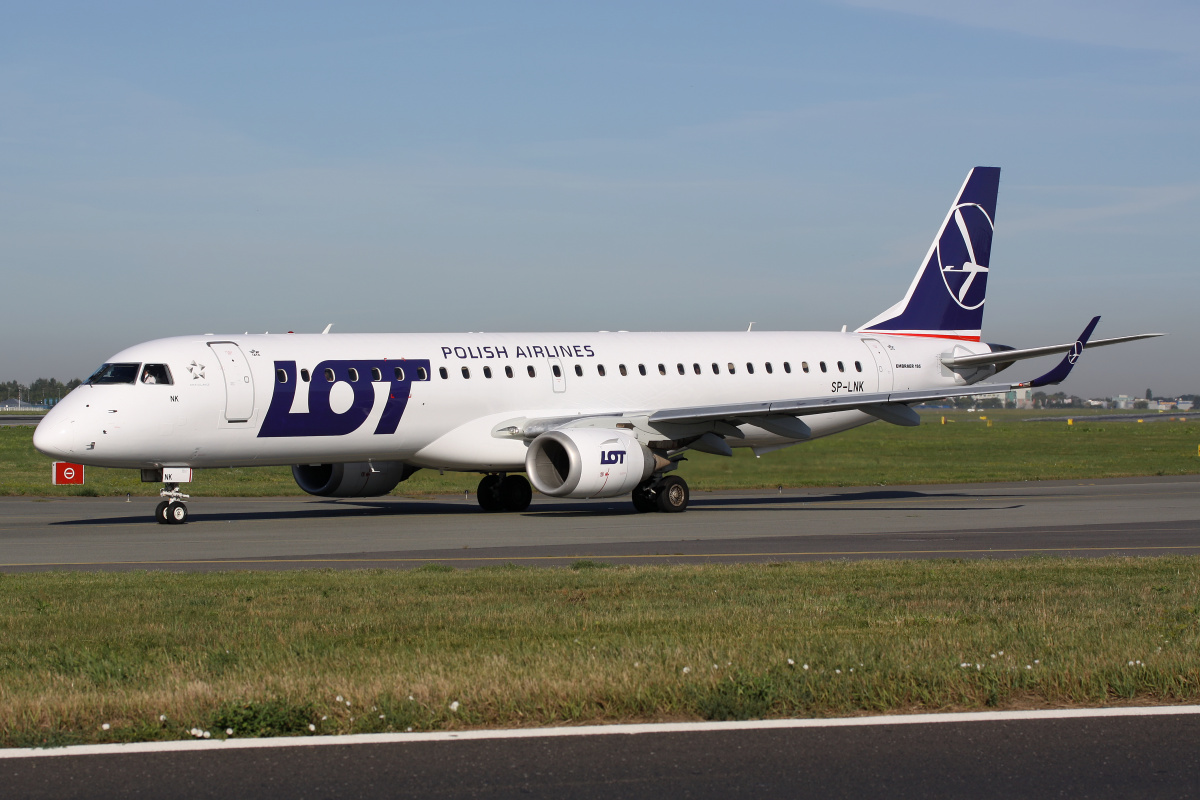 SP-LNK (Aircraft » EPWA Spotting » Embraer E195 » LOT Polish Airlines)