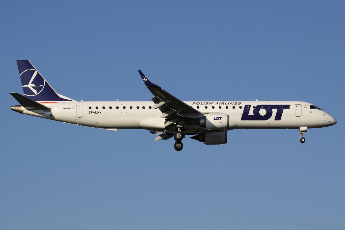 SP-LNK (Samoloty » Spotting na EPWA » Embraer E195 » Polskie Linie Lotnicze LOT)