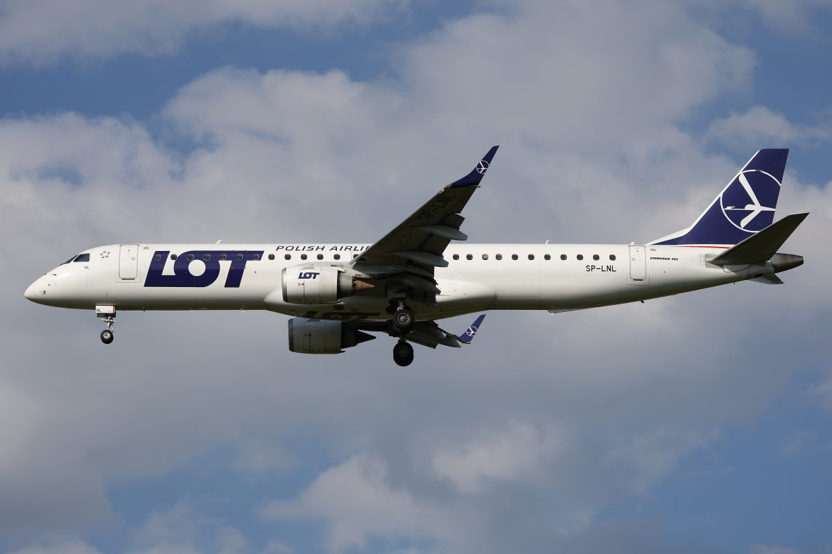 SP-LNL (Aircraft » EPWA Spotting » Embraer E195 (ERJ-190-200) » LOT Polish Airlines)