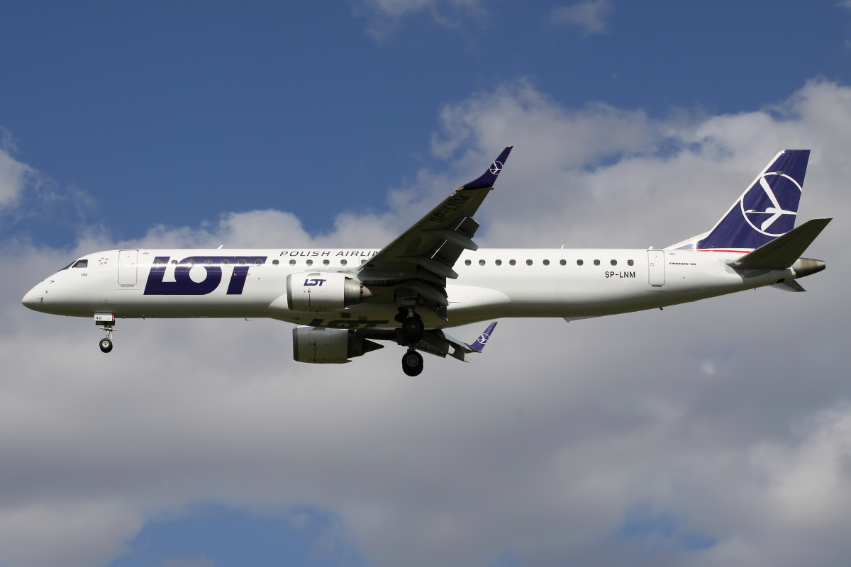 SP-LNM (Aircraft » EPWA Spotting » Embraer E195 (ERJ-190-200) » LOT Polish Airlines)