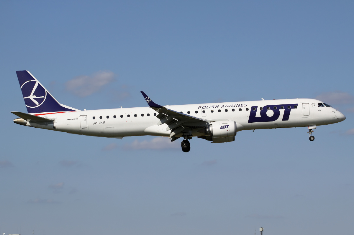 SP-LNM (Aircraft » EPWA Spotting » Embraer E195 (ERJ-190-200) » LOT Polish Airlines)