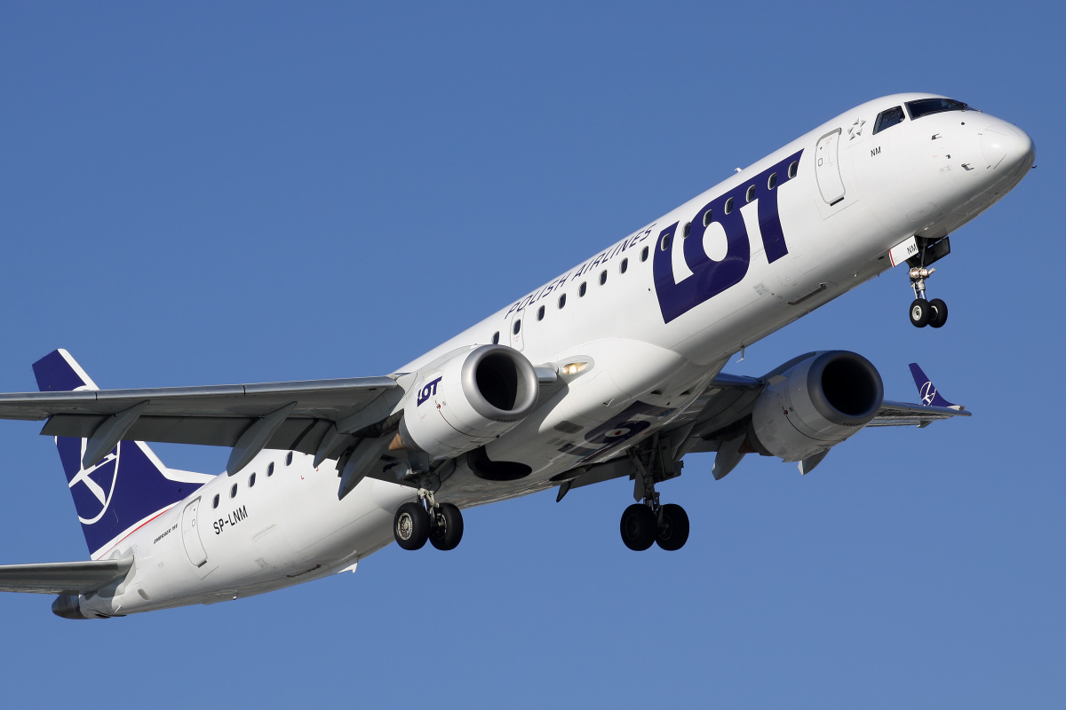 SP-LNM (Aircraft » EPWA Spotting » Embraer E195 » LOT Polish Airlines)