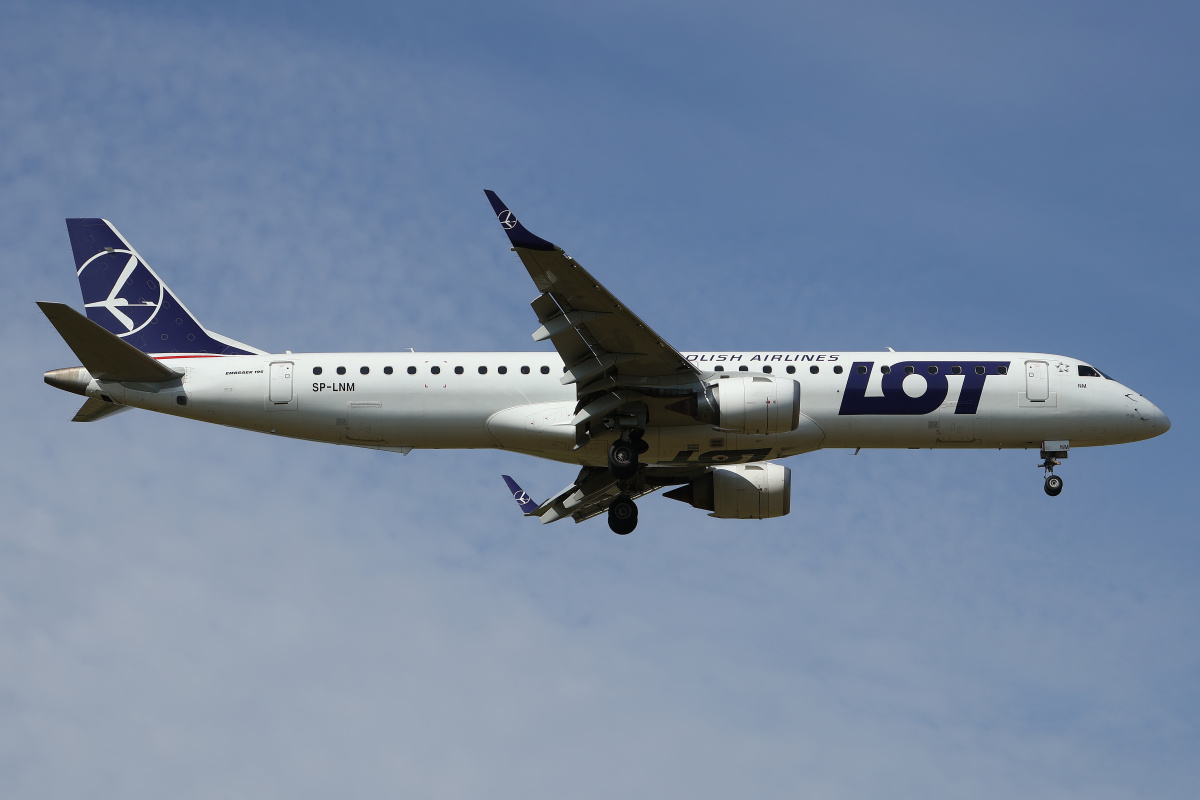 SP-LNM (Aircraft » EPWA Spotting » Embraer E195 » LOT Polish Airlines)