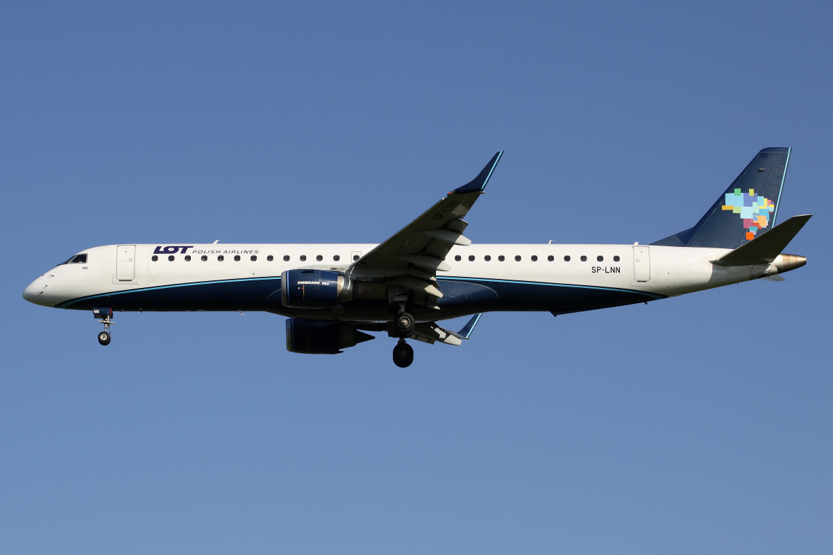 SP-LNN (Azul Brazilian Airlines) (Samoloty » Spotting na EPWA » Embraer E195 » Polskie Linie Lotnicze LOT)