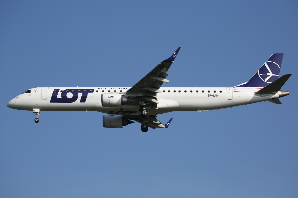 SP-LNN (Aircraft » EPWA Spotting » Embraer E195 » LOT Polish Airlines)