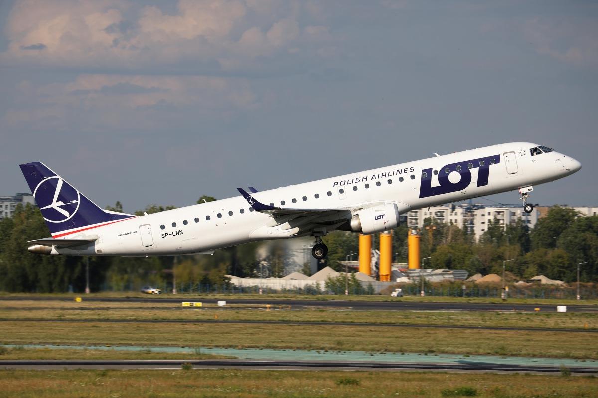 SP-LNN (Samoloty » Spotting na EPWA » Embraer E195 » Polskie Linie Lotnicze LOT)