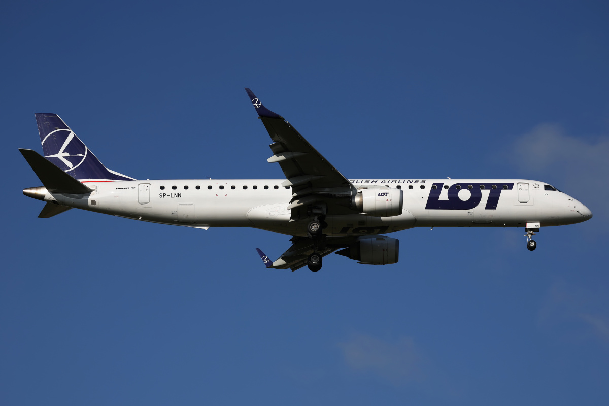 SP-LNN (Aircraft » EPWA Spotting » Embraer E195 » LOT Polish Airlines)