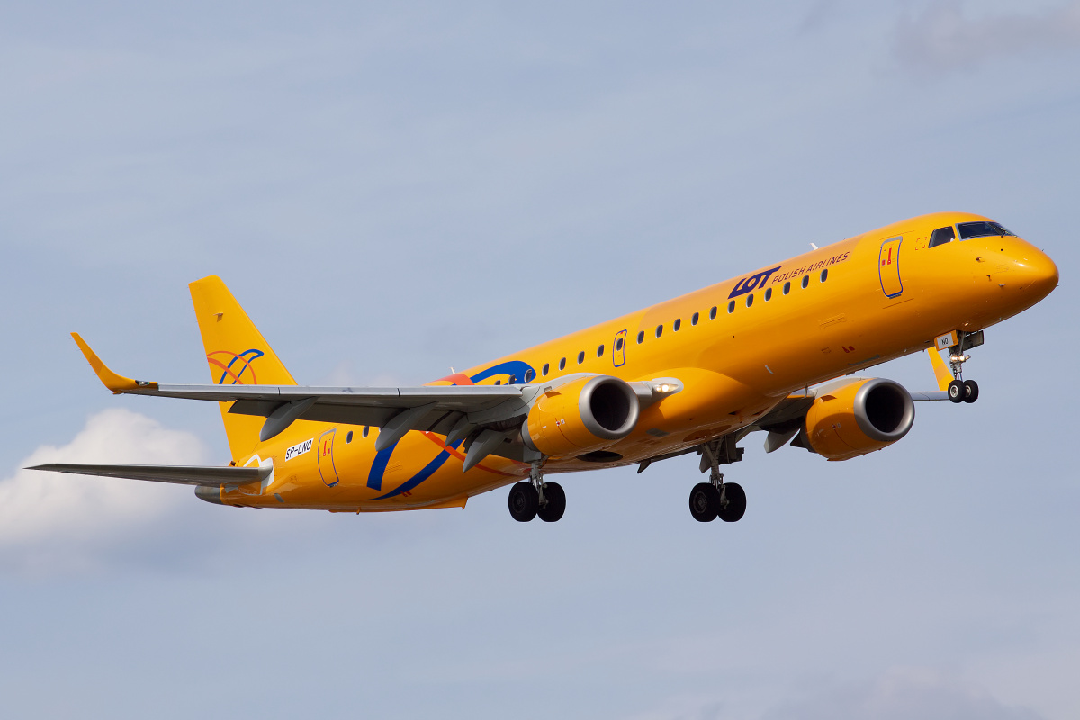 SP-LNO (Saratov Airlines) (Aircraft » EPWA Spotting » Embraer E195 (ERJ-190-200) » LOT Polish Airlines)