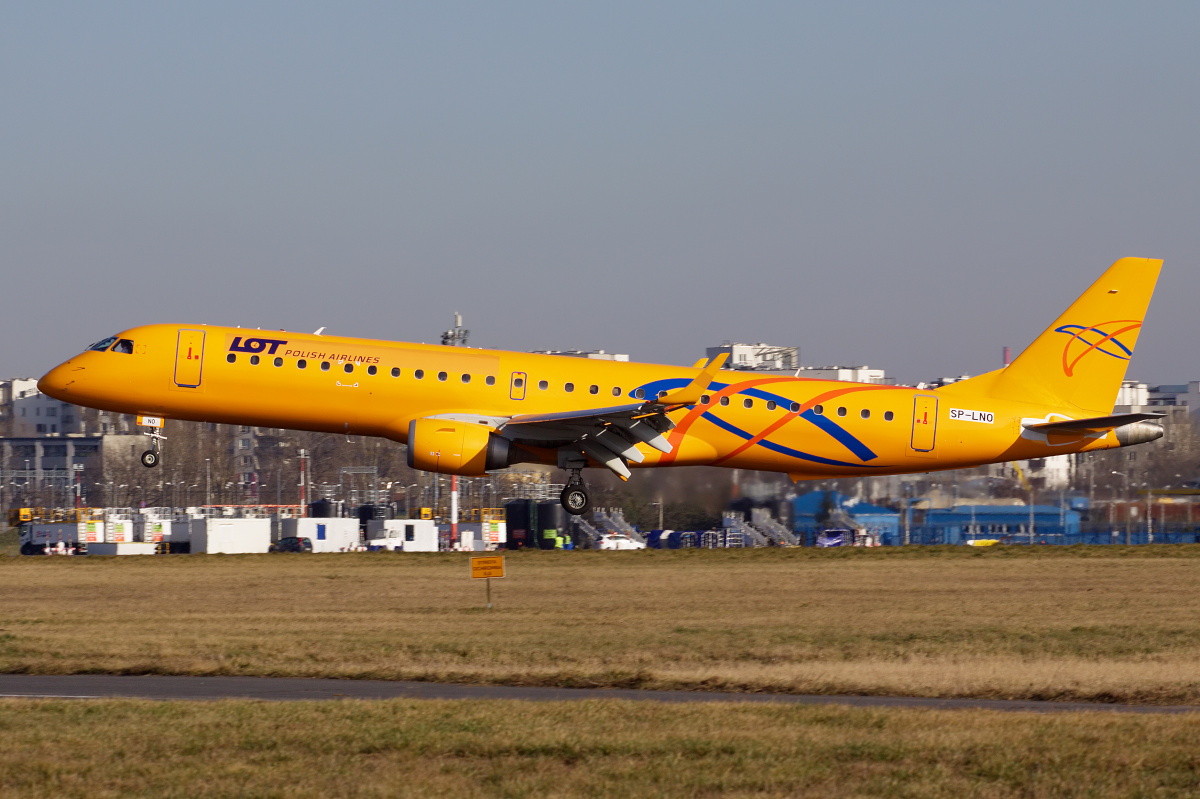 SP-LNO (Saratov Airlines) (Samoloty » Spotting na EPWA » Embraer E195 » Polskie Linie Lotnicze LOT)