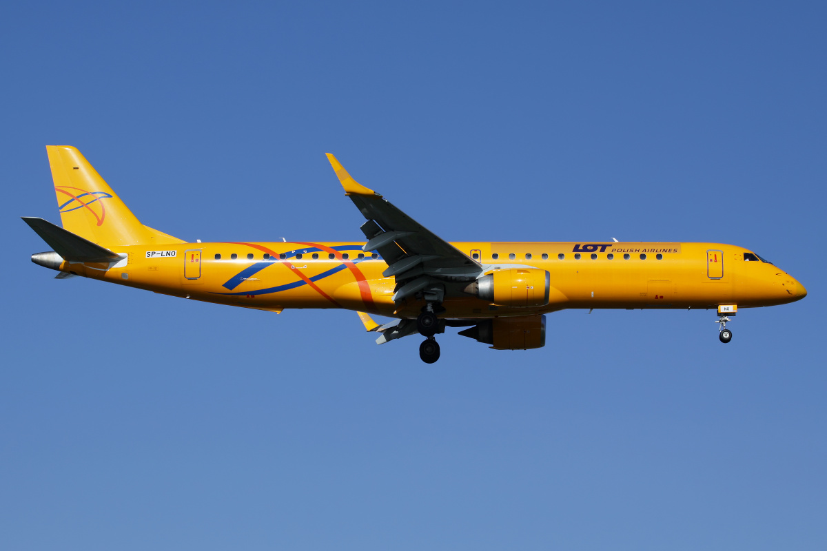 SP-LNO (Saratov Airlines) (Aircraft » EPWA Spotting » Embraer E195 (ERJ-190-200) » LOT Polish Airlines)