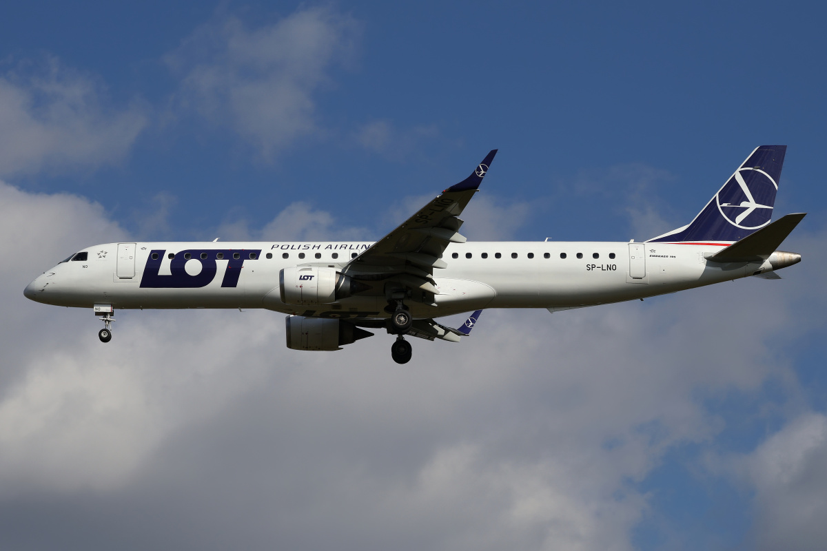 SP-LNO (Aircraft » EPWA Spotting » Embraer E195 » LOT Polish Airlines)