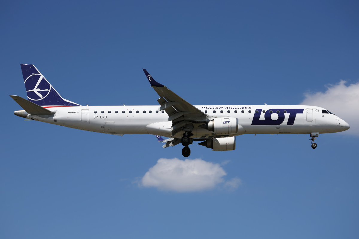 SP-LNO (Aircraft » EPWA Spotting » Embraer E195 » LOT Polish Airlines)