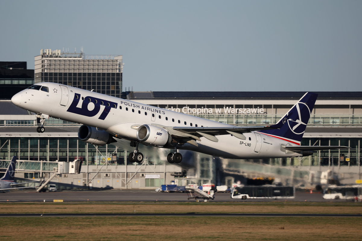 SP-LNO (Aircraft » EPWA Spotting » Embraer E195 (ERJ-190-200) » LOT Polish Airlines)