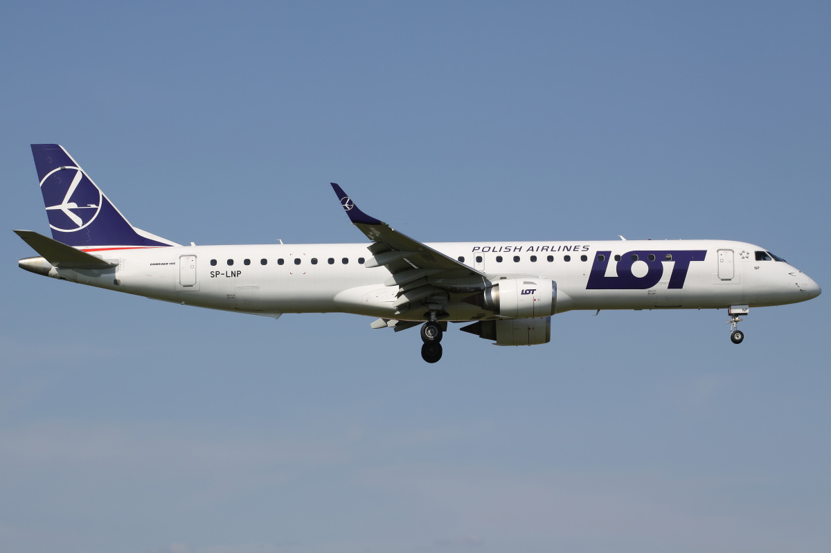 SP-LNP (Aircraft » EPWA Spotting » Embraer E195 (ERJ-190-200) » LOT Polish Airlines)