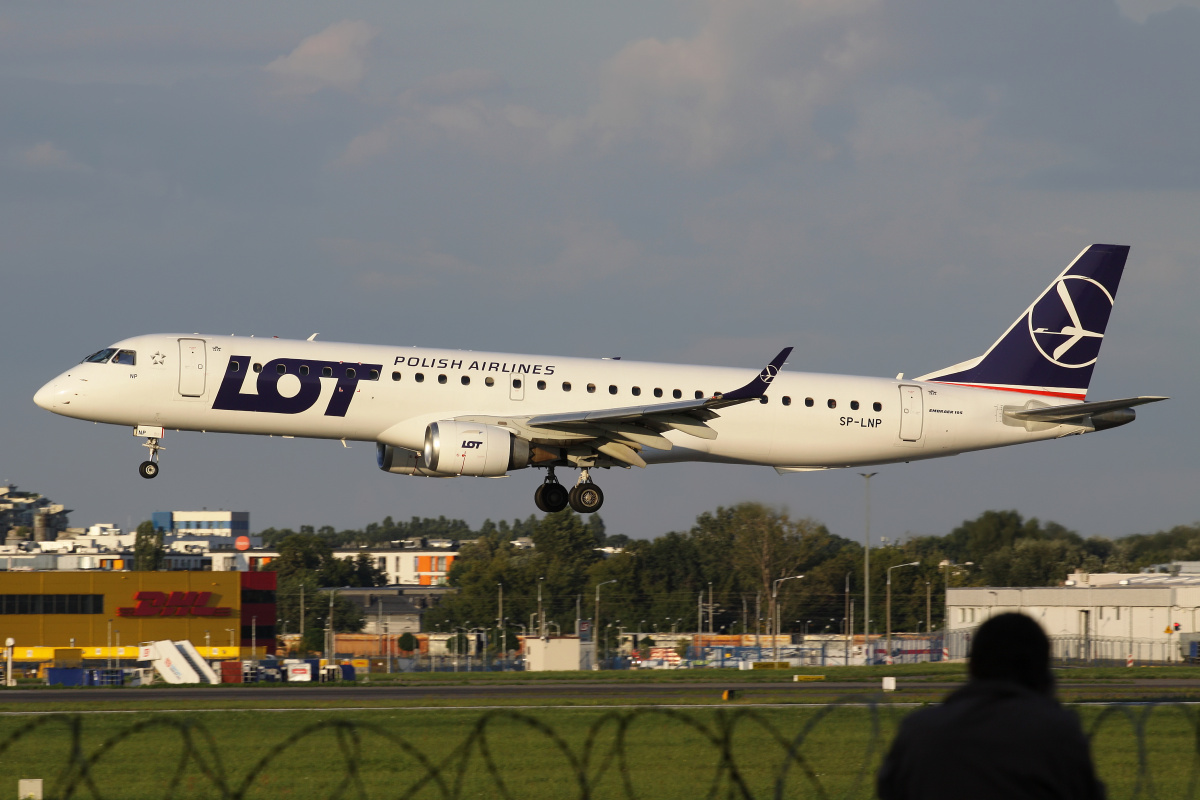 SP-LNP (Aircraft » EPWA Spotting » Embraer E195 (ERJ-190-200) » LOT Polish Airlines)