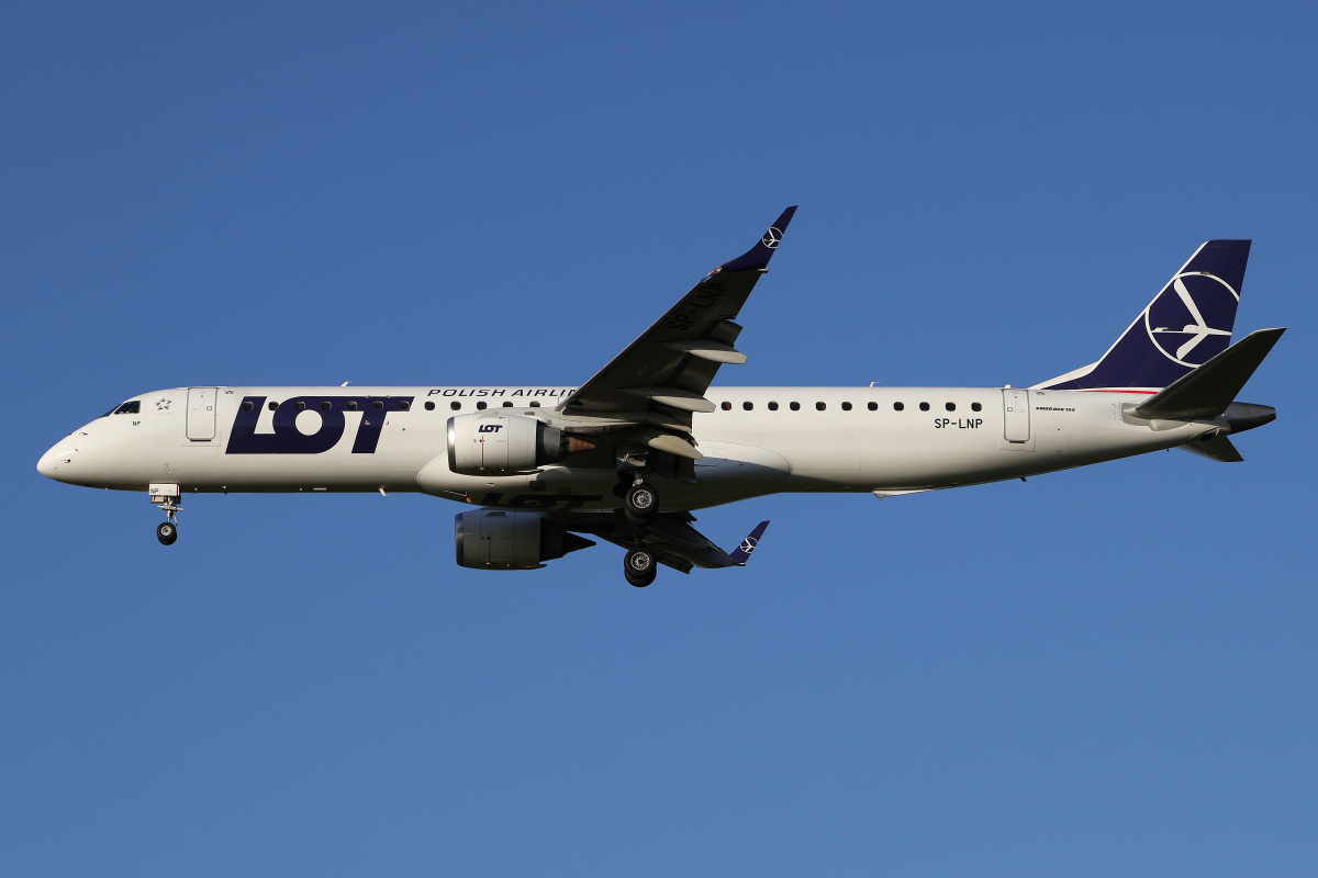 SP-LNP (Aircraft » EPWA Spotting » Embraer E195 (ERJ-190-200) » LOT Polish Airlines)