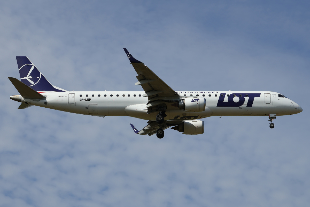 SP-LNP (Samoloty » Spotting na EPWA » Embraer E195 » Polskie Linie Lotnicze LOT)