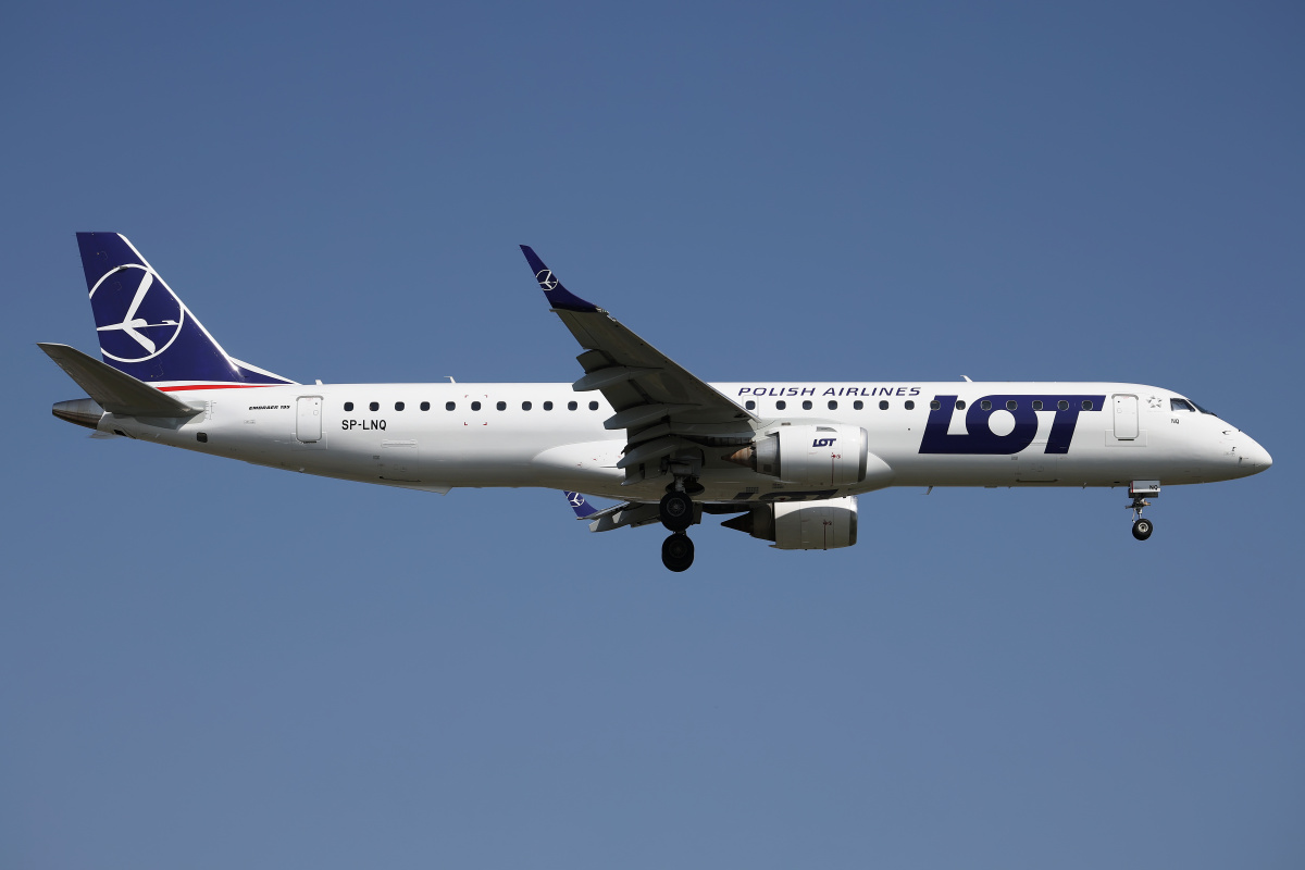 SP-LNQ (Aircraft » EPWA Spotting » Embraer E195 » LOT Polish Airlines)