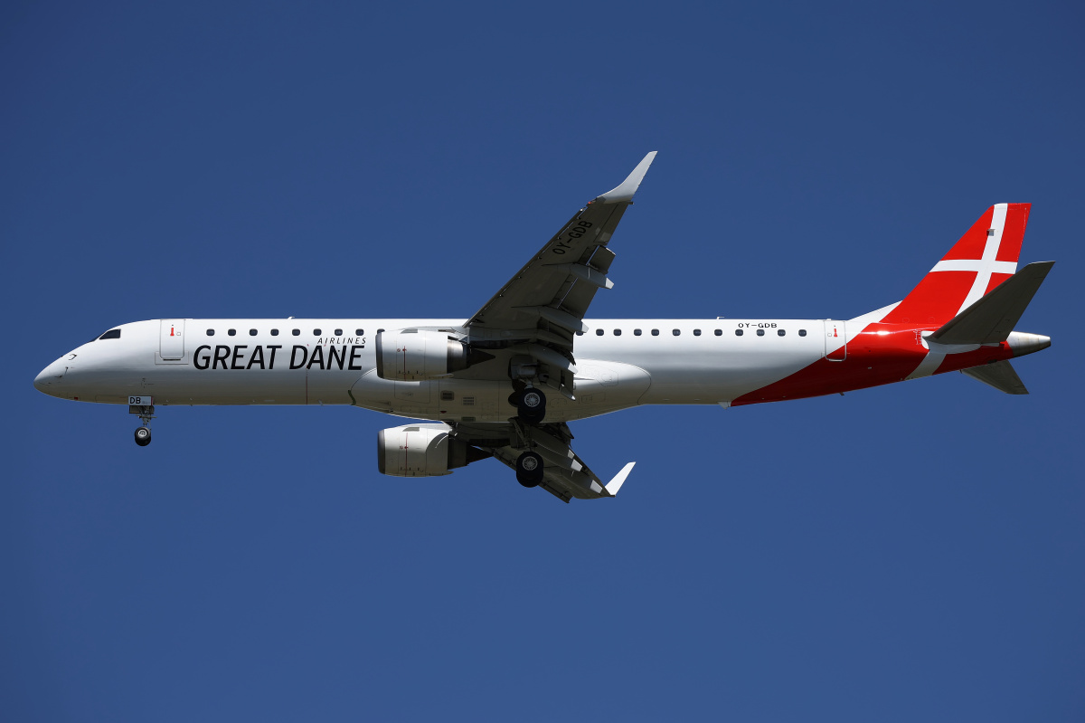 OY-GDB, Great Dane Airlines (Aircraft » EPWA Spotting » Embraer E195 (ERJ-190-200))