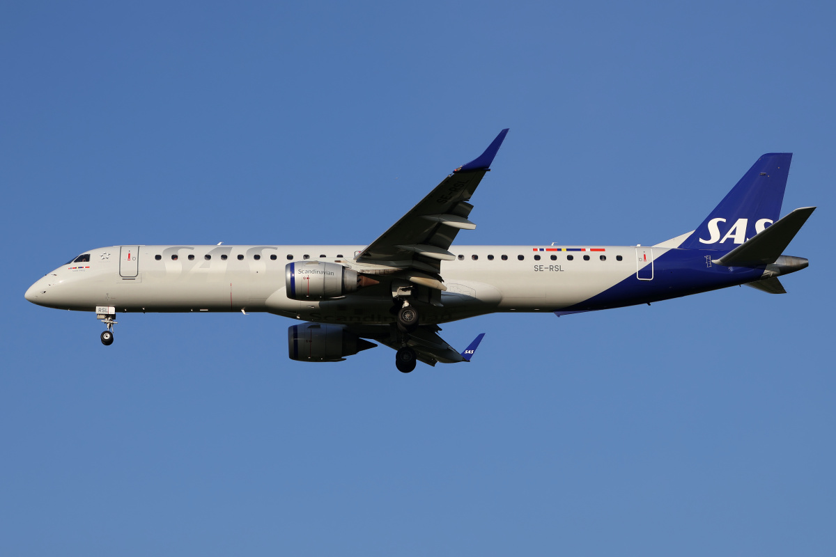 SE-RSL, SAS Scandinavian Airlines (Samoloty » Spotting na EPWA » Embraer E195)