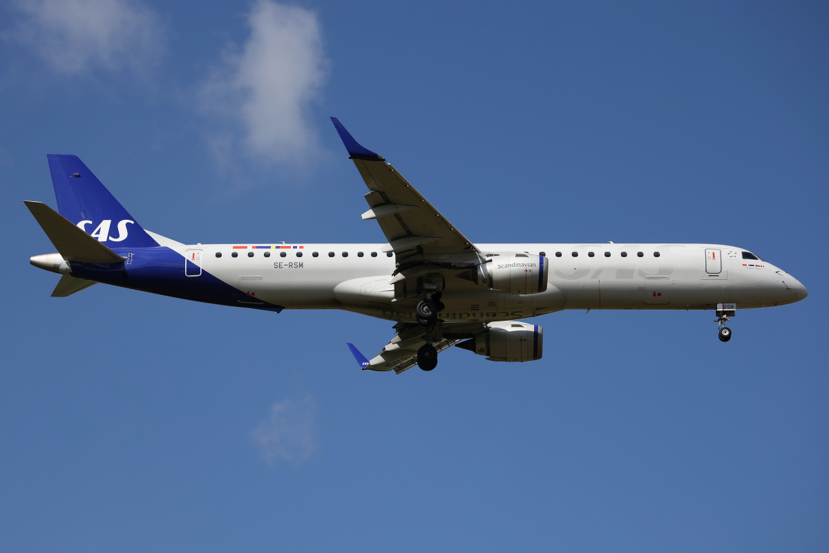 SE-RSM, SAS Scandinavian Airlines (Samoloty » Spotting na EPWA » Embraer E195)