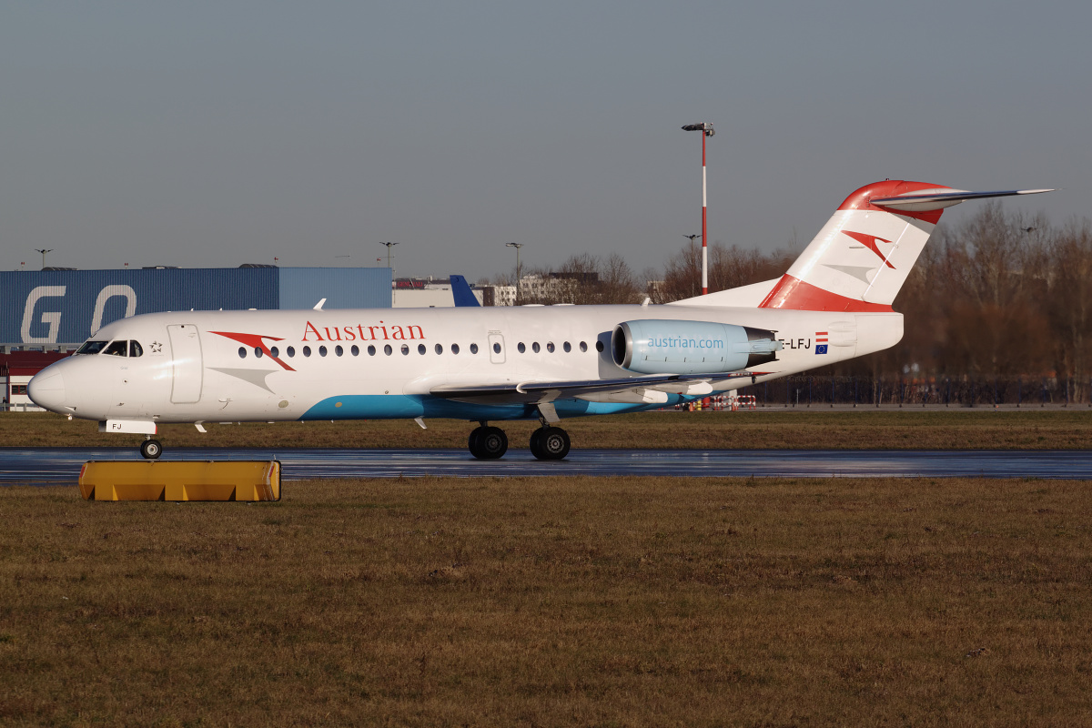 OE-LFJ, Austrian Airlines (Samoloty » Spotting na EPWA » Fokker  70)