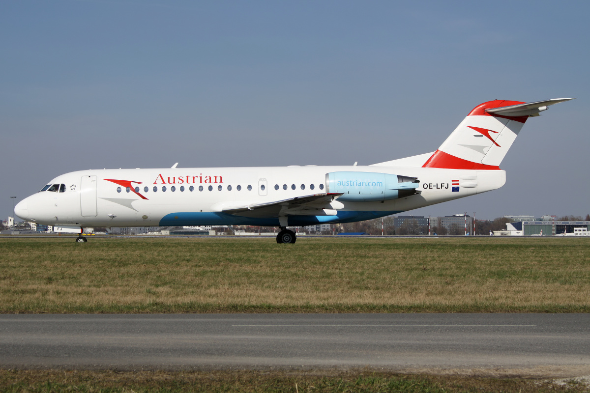 OE-LFJ, Austrian Airlines (Samoloty » Spotting na EPWA » Fokker  70)