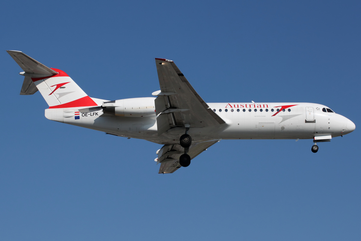 OE-LFK, Austrian Airlines (incomplete livery) (Aircraft » EPWA Spotting » Fokker  70)