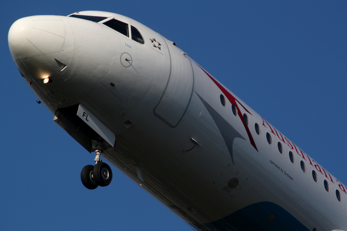 OE-LFL, Austrian arrows (Aircraft » EPWA Spotting » Fokker  70)