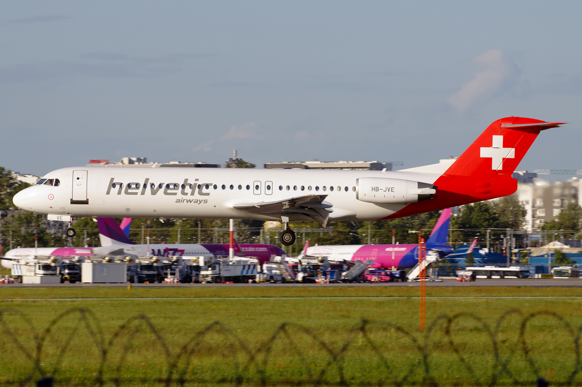 HB-JVE (Aircraft » EPWA Spotting » Fokker 100 » Helvetic Airways)